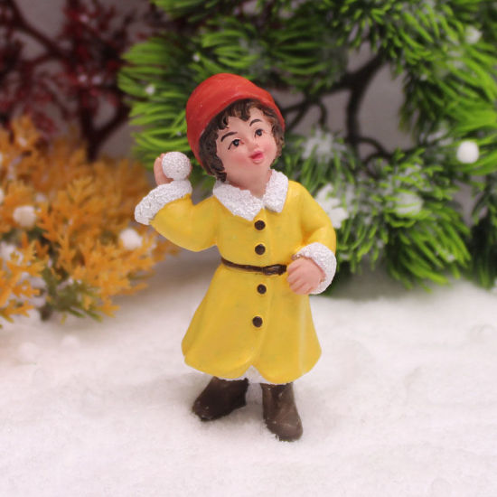 Image de Jaune - 2# Enfant Noël Micro Décoration Miniature de Paysage en Résine 7x4.2x3cm, 1 pièce