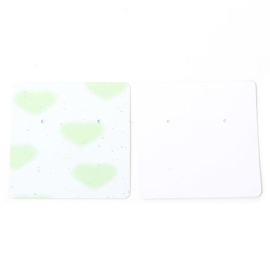 50 個 アートペーパー ジュエリーイヤリングディスプレイカード 正方形 緑 ハートパターン 6cm x 6cm、 の画像