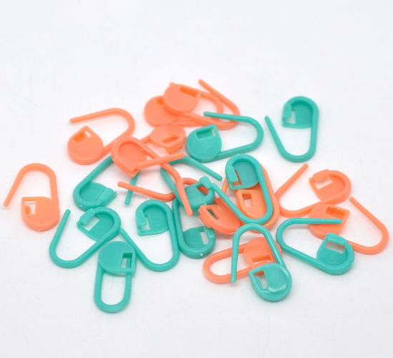 Image de 40 Epingles de Nourrice Plastique Vert & Orange 22x10mm