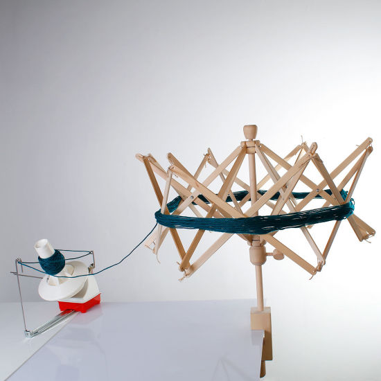 Image de 1 Pièce Dévidoir Parapluie pour Tricot et Crochet en Bois Naturel 72cm x 63cm