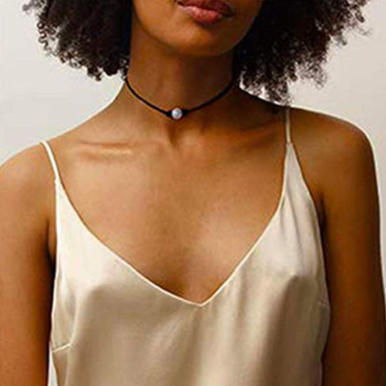 チョーカーネックレス 黒 + 白 円形 パール模造 43cm長さ、 1 本 の画像