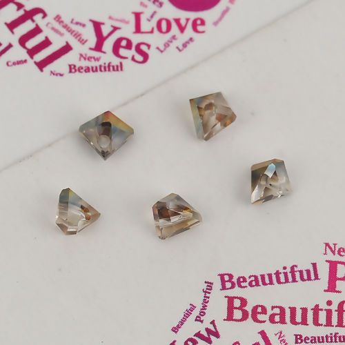 Image de Perles en Triangle Fumée  A Facettes       