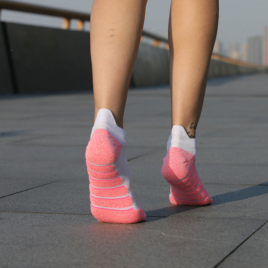 Image de Chaussettes de sport multifonctions antidérapantes respirantes pour femmes rayées taille S （35-39）, 1 paire
