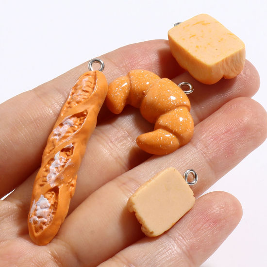樹脂 ペンダント パン シルバートーン オレンジ色 10 個 の画像