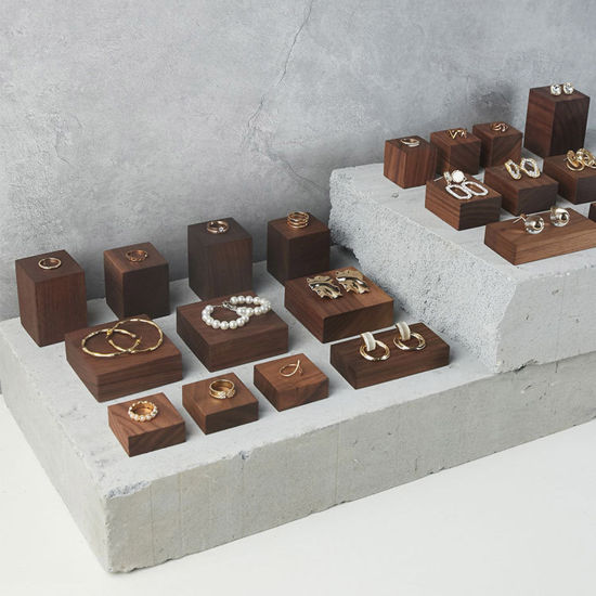Image de Présentoirs à Bijoux en Juglans Brun Foncé , 1 Pièce