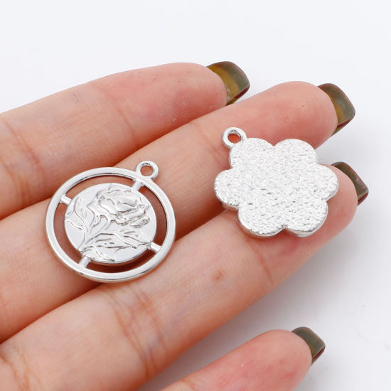 Bild von Zinklegierung Charms Blumen Silberfarbe Herz 10 Stück