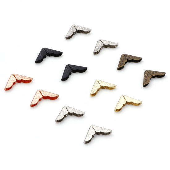 合金 コーナープレート 多色 彫刻 14mm x 14mm、 50 個 の画像
