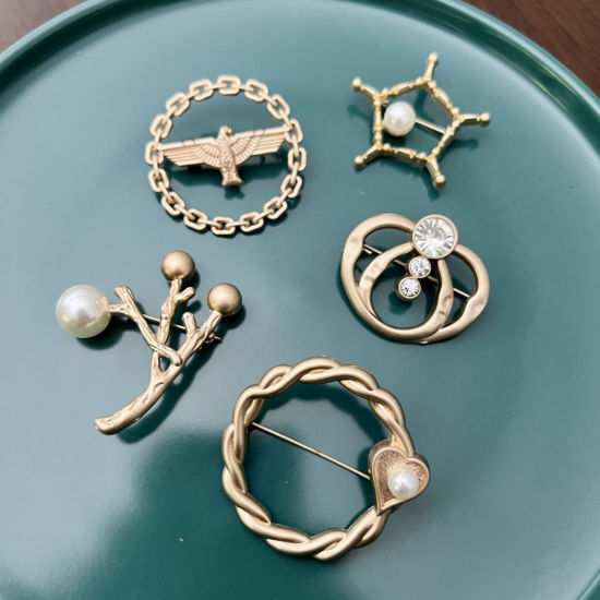 Image de Broche Epingle Élégant Or Mat Imitation Perles 1 Pièce