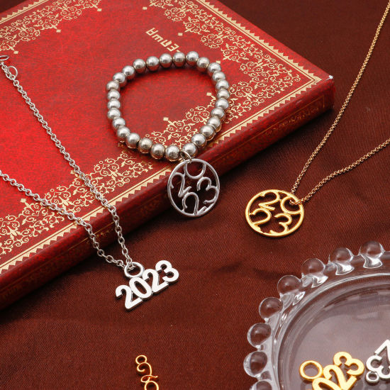 Imagen de Zamak Año Colgantes Charms Multicolor Mensaje " 2023 " 20 Unidades