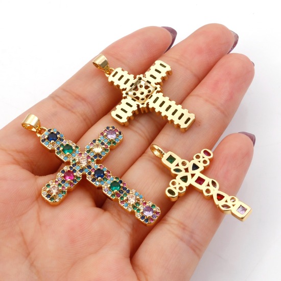 Image de Pendentifs Religieux en Laiton Doré Croix Micro Pave à Zircone Cubique Multicolore 1 Pièce