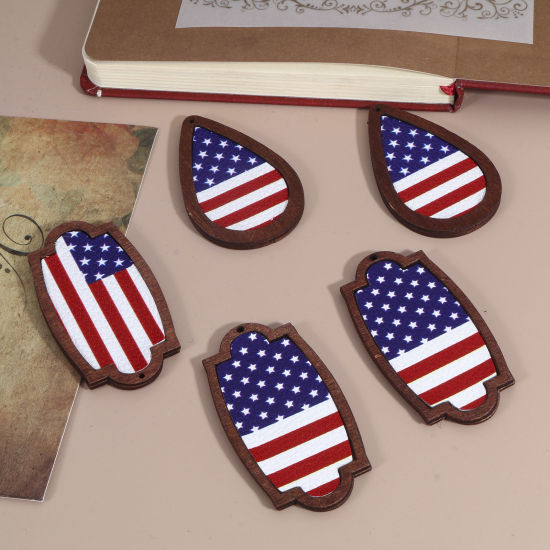 Image de Pendentifs Jour de l'Indépendance Américaine en PU & Bois Naturel Brun Drapeau des États-Unis 5 Pcs
