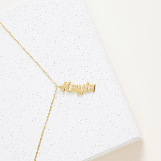 Image de 1 Pièce Collier Prénom Personnalisé Pendentif Breloque de Lettre Personnalisé en Acier Inoxydable Multicolore