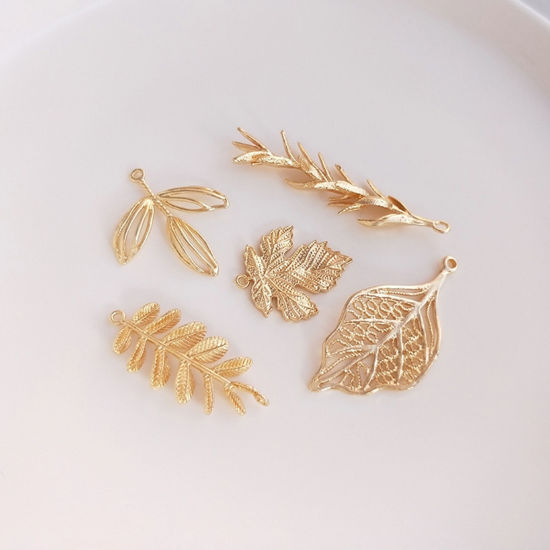 Imagen de Latón Colgantes Hoja 14K Oro Real Chappado 1 Unidad