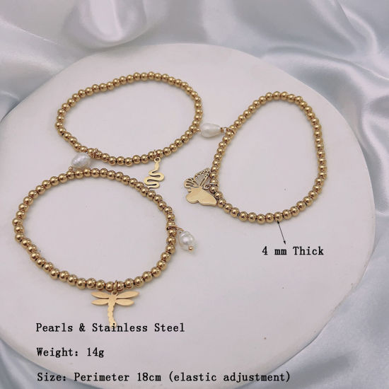 Image de Respectueux de la Nature Élégant Bracelets à Breloques Simple en 304 Acier Inoxydable & Perle Naturelle Plaqué Or 18K Demi Lune Papillons Elastique Pour Femmes Anniversaire 1 Pièce