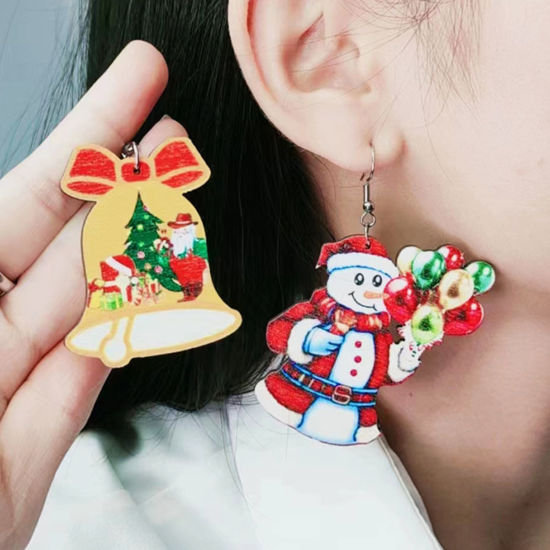 ウッド シンプル イヤリング 多色 滴 ドロップ クリスマス サンタクロース 透かし 1 ペア の画像