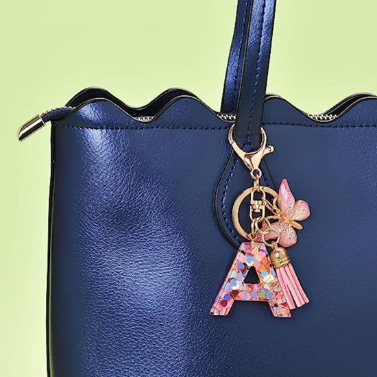 1 個 樹脂 おしゃれ キーチェーンとキーリング 金メッキ ピンク 蝶 キャピタルレター 文字内容「A-Z」 の画像