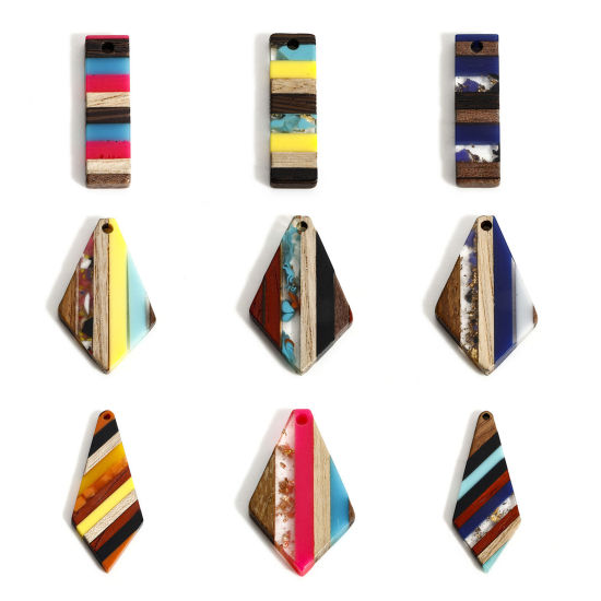 Image de 2 Pcs Breloques Résine à Effet de Bois Naturel Multicolore Géométrique Rayées