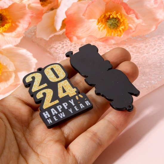 Image de 10 Pcs Pendentifs en Acrylique Année Noir Gravé Mots " 2024 "