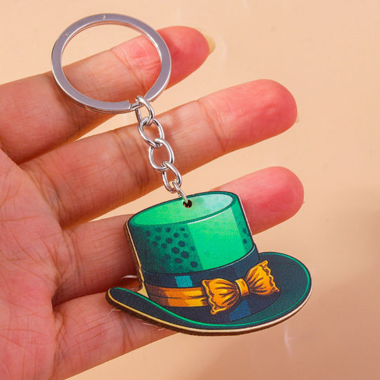 Image de 1 Pièce Porte-Clés Fête de la St Patrick en Bois Naturel Argent Mat Chapeau Nœuds Papillons