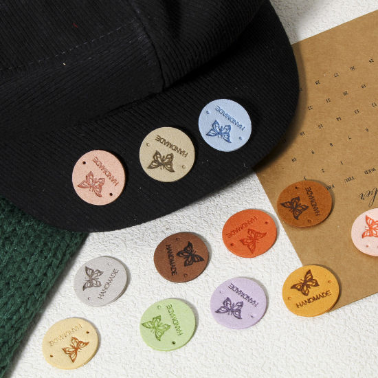 20 個 ポリウレタン 衣料用ラベル タグ 円形 多色 蝶 「Hand Made」 25mm の画像