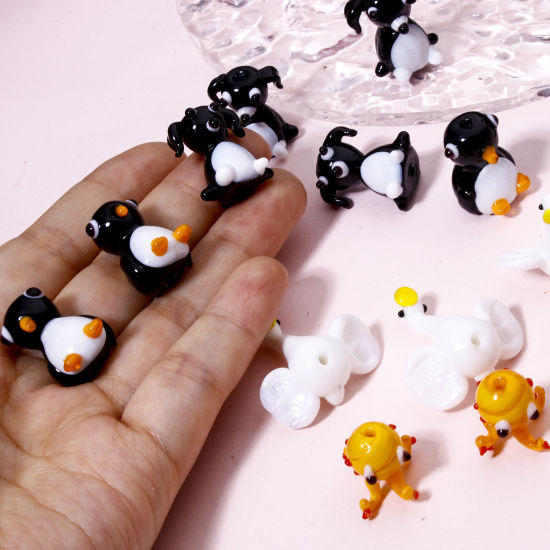 Immagine di 2 Pz Lampwork Vetro Perline per la Creazione di Gioielli con Ciondoli Fai-da-te Polpo Multicolore Pinguino Animale Disegno 3D