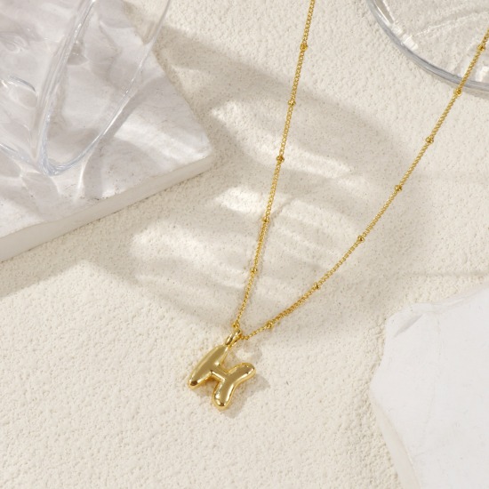Image de Collier à Breloques Alphabet Majuscule Lettre Initiale Plaqué Or Véritable 18K en Laiton Pour Femmes, Chaîne Maille Cheval 45cm + 5cm, Message " A-Z " Exquis Cadeau, Respectueux de la Nature, 1 Pièce