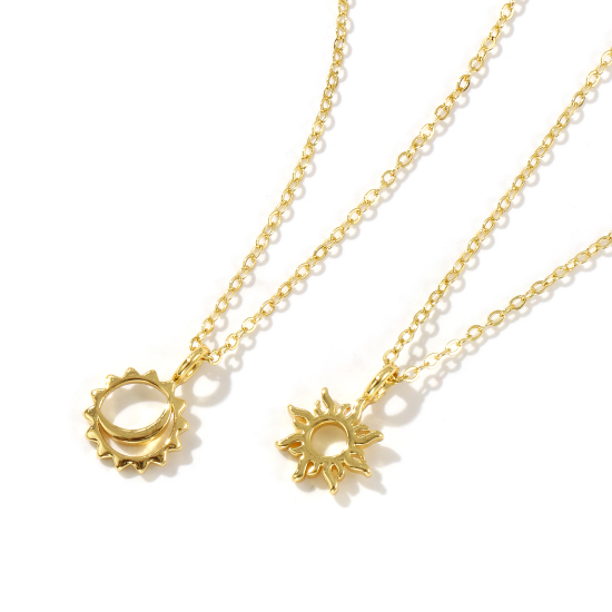 Image de Collier à Breloques Soleil & Lune Plaqué Or Véritable 18K en Laiton Pour Femmes, Chaîne Maille Forçat 46cm + 6cm, Galaxie Exquis Respectueux de la Nature, 1 Pièce
