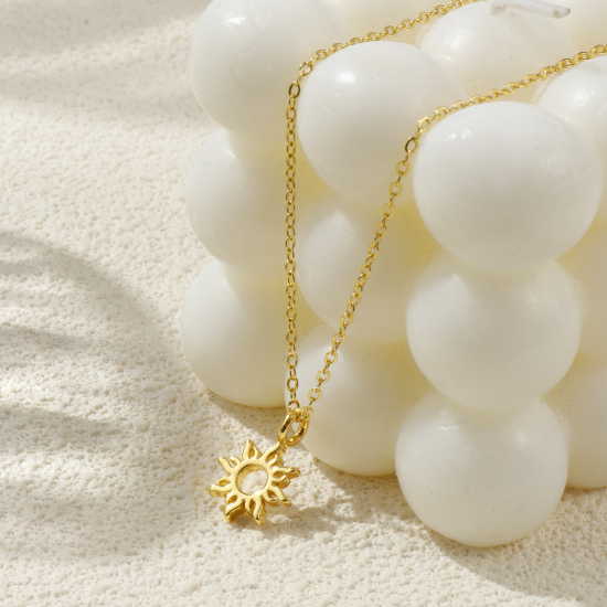 Image de Collier à Breloques Soleil & Lune Plaqué Or Véritable 18K en Laiton Pour Femmes, Chaîne Maille Forçat 46cm + 6cm, Galaxie Exquis Respectueux de la Nature, 1 Pièce