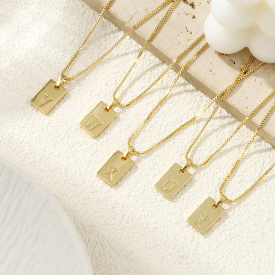 Image de Collier à Breloques Rectangle Plaqué Or Véritable 18K en Laiton Pour Femmes, Chaîne Maille Vénitienne 45cm + 5cm, Message " A-Z " Alphabet Majuscule Lettre Initiale Minimaliste Cadeau, Respectueux de la Nature, 1 Pièce