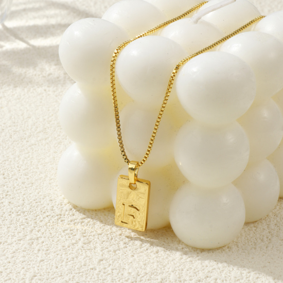 Image de Collier à Breloques Rectangle Plaqué Or Véritable 18K en Laiton Pour Femmes, Chaîne Maille Vénitienne 45cm + 5cm, Message " A-Z " Alphabet Majuscule Lettre Initiale Minimaliste Cadeau, Respectueux de la Nature, 1 Pièce