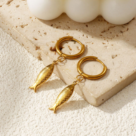 Eco-friendly PVD Vacuum Plating Stylish Ocean Jewelry 18K Gold Plated 304 Stainless Steel Fish Animal 3D Hoop Earrings For Women Gift の画像