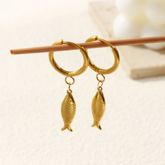Eco-friendly PVD Vacuum Plating Stylish Ocean Jewelry 18K Gold Plated 304 Stainless Steel Fish Animal 3D Hoop Earrings For Women Gift の画像