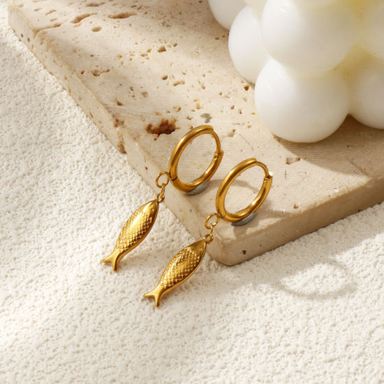Eco-friendly PVD Vacuum Plating Stylish Ocean Jewelry 18K Gold Plated 304 Stainless Steel Fish Animal 3D Hoop Earrings For Women Gift の画像