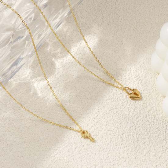 Image de Collier à Breloques Serrure d'Amour & Clé Plaqué Or Véritable 18K en Laiton Pour Femmes, Chaîne Maille Forçat 46cm + 6cm, Exquis À la Mode Cadeau, Respectueux de la Nature, 1 Pièce