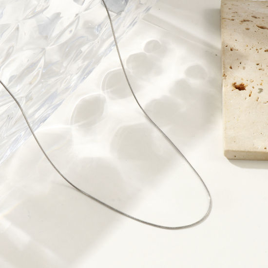Image de Colliers En Gros Multicolore en 304 Acier Inoxydable, Chaîne Maille Serpent, aux Femmes Respectueux de la Nature Exquis Minimaliste Cadeau Bijoux pour Détaillants 1 Pièce