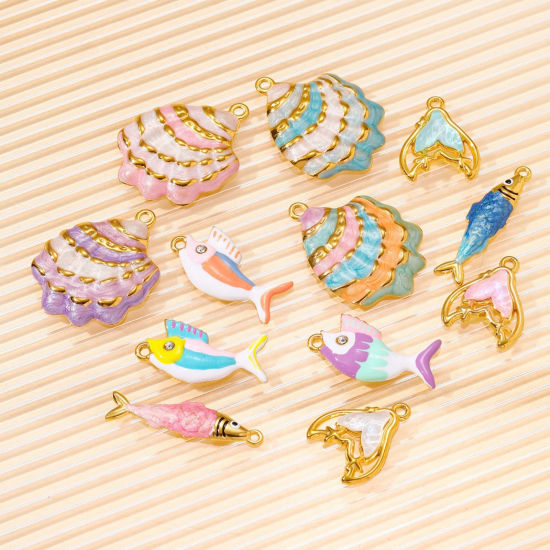 2 個 エコフレンドリー PVD 304ステンレス鋼 海ジュエリー チャーム 卸売り 18Kゴールドメッキ 多色 魚 シェル エナメル の画像