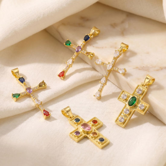 1 個 エコフレンドリー 真鍮+ジルコン 宗教 チャーム 卸売り 18Kリアルゴールドメッキ クロス十字架 の画像