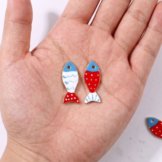 5 個 亜鉛合金 海ジュエリー ペンダント 卸売り 金メッキ 多色 魚 両面エナメルスパンコール 3cm x 1.1cm、 の画像