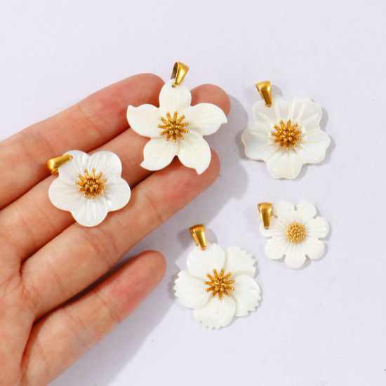 Picture of 2 PCs Eco-friendly PVD Waterproof Anti-Tarnish Hypoallergenic 304 Stainless Steel & Natural Shell Charm Pendant Wholesale 18K Real Gold Plated White Flower