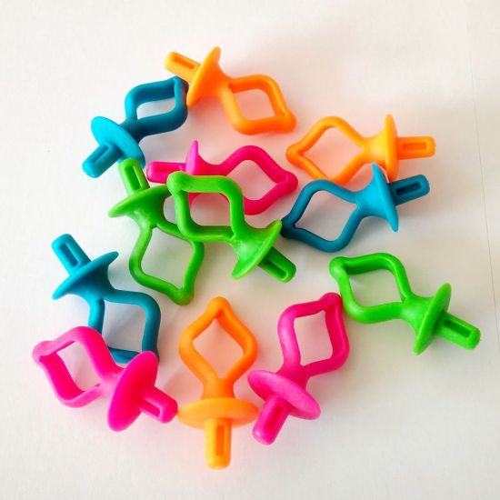 Image de Porte-fil de Canette en Silicone Couleur au Hasard 45mm x 22mm, 12 Pcs