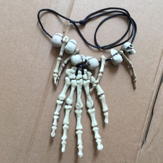 Image de Colliers Halloween Blanc Main Crânes 1 Pièce