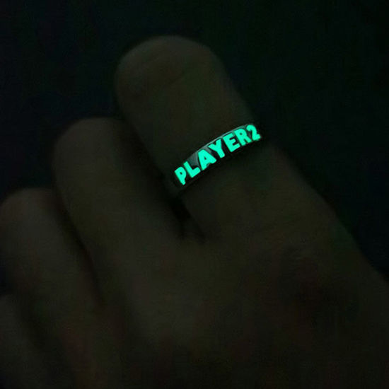 Image de Bagues Élégant Ouvert Argent Mat Brille dans le Noir Lumineux Message " Player 2 " 16mm (Taille d'US: 5.25), 1 Pièce