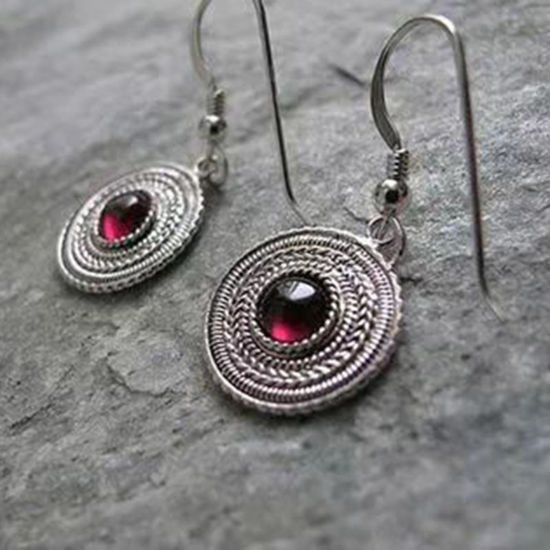 Image de Boucles d'Oreilles Élégant Argent Mat Disque Motif Sculpté à Zirconia Cubique Rouge 3.5cm, 1 Paire