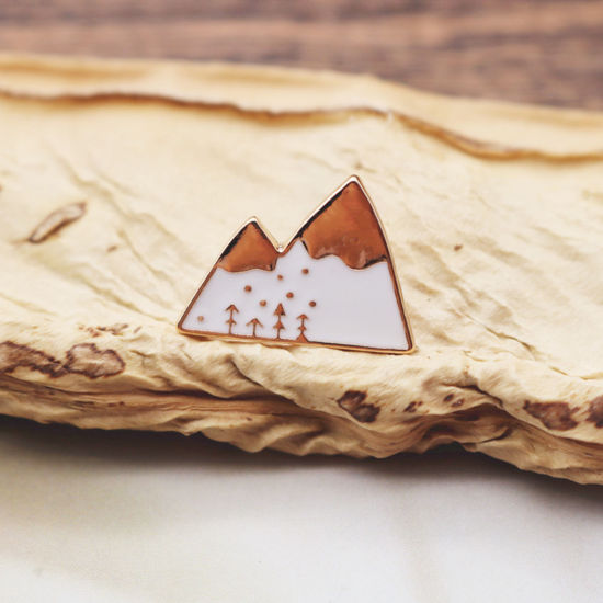 シンプル ブローチ 山 白 エナメル 2cm、 1 個 の画像