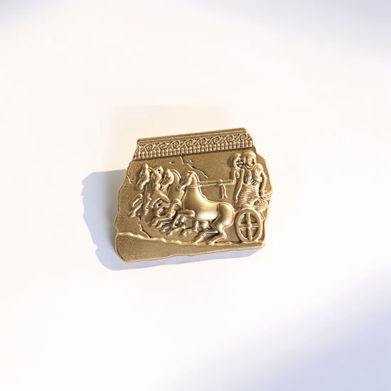 Image de 1 Pièce Broche Epingle Relief Carrosse Or Mat 5cm x 3.9cm