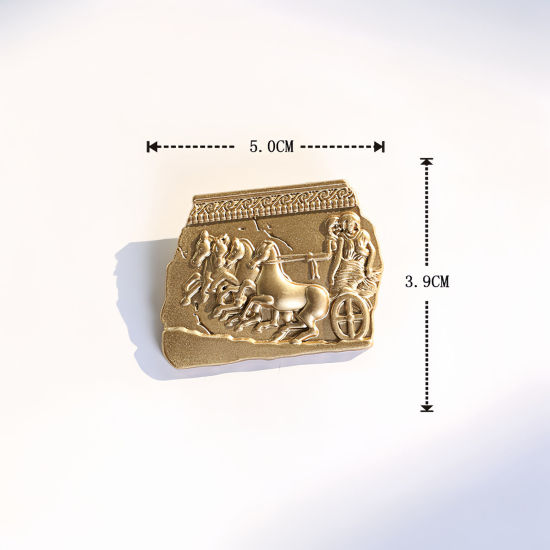 Image de 1 Pièce Broche Epingle Relief Carrosse Or Mat 5cm x 3.9cm