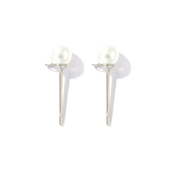 10 個 エコフレンドリー 304ステンレス鋼 おしゃれ イヤポストスタッドピアス ループコネクター付きアクセサリー 円形 シルバートーン 白 アクリル模造真珠 5mm直径、 ワイヤーサイズ: 0.7mm（21号）、 の画像