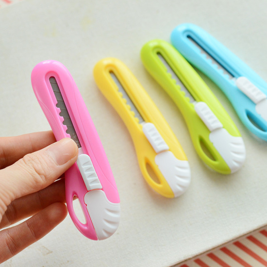 Image de Couteau à Lame Rétractable en Acier Inoxydable+Plastique Couleur au Hasard 10cm x 3cm, 2 Pcs